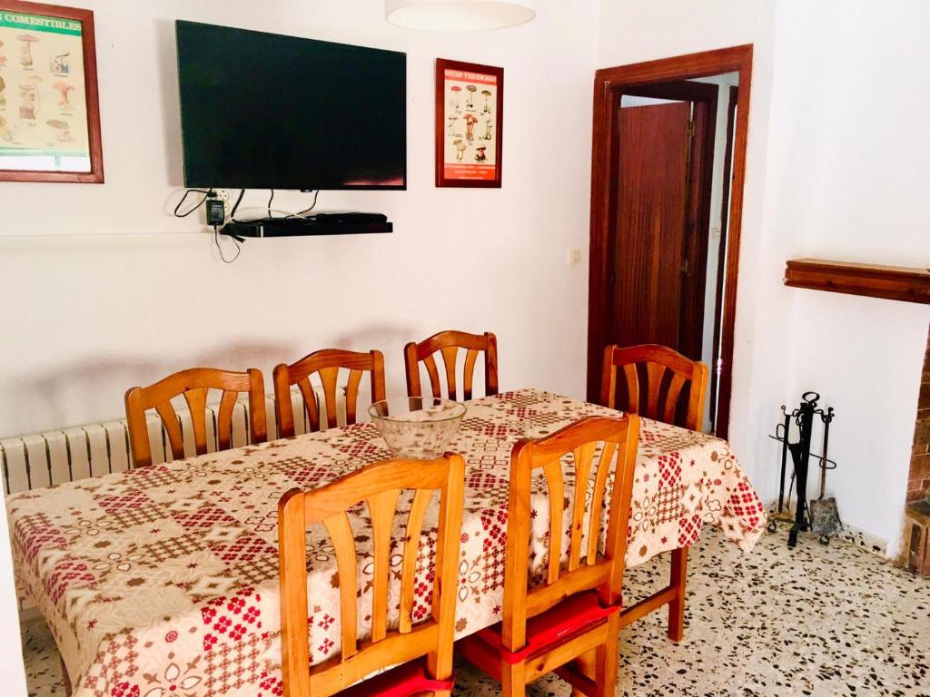 A television and/or entertainment centre at CORTIJO VIANA LA SAGRA