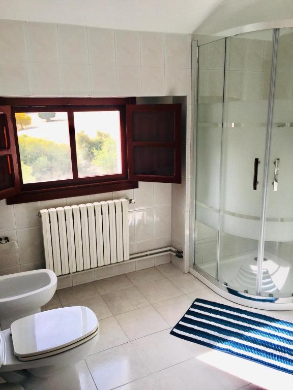 A bathroom at CORTIJO VIANA LA SAGRA