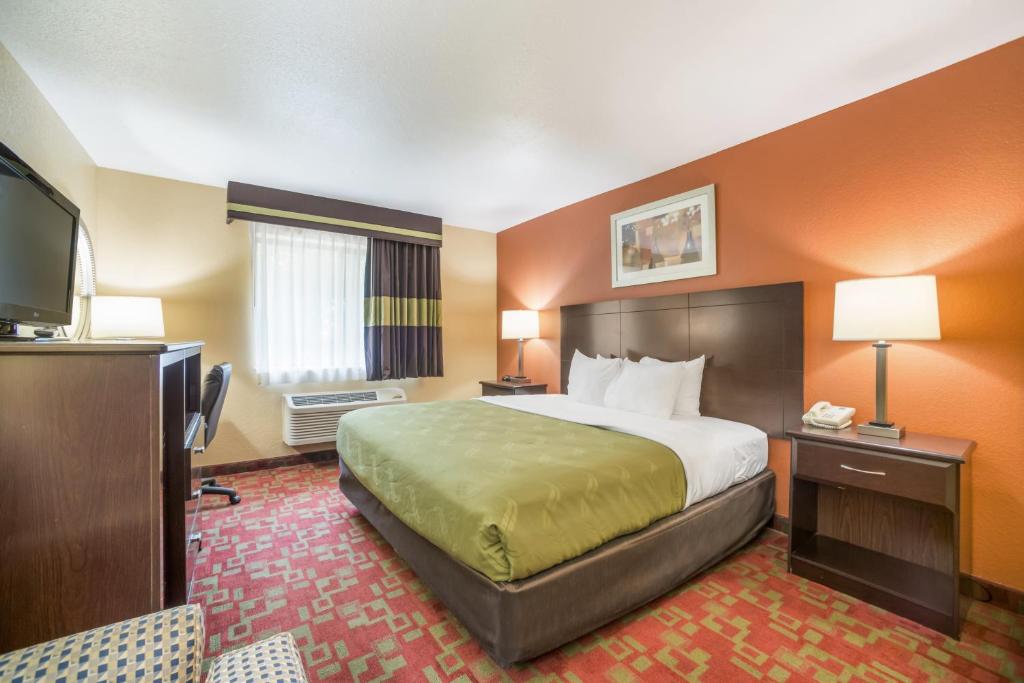 Quality Inn O'Fallon IL - St Louis - King Room - Non-Smoking