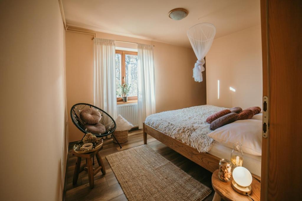 Un pat sau paturi într-o cameră la Holiday Home Medimurski Ceker
