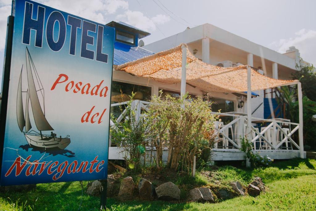a hotel sign in front of a house at Posada del Navegante in Carmelo