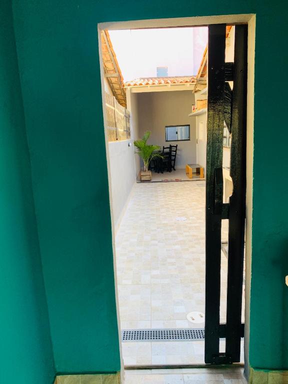  Casa com ótima localização próxima a praia grande.
