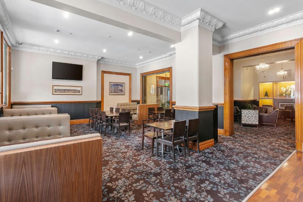 TV a/nebo společenská místnost v ubytování Quality Inn The George Hotel Ballarat