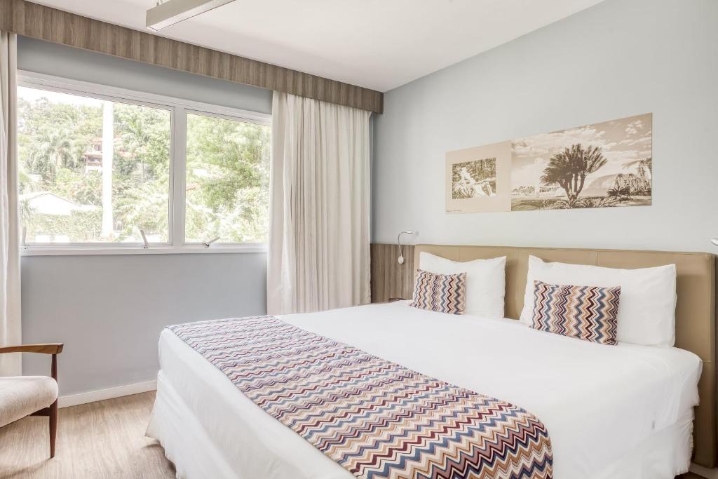 Cama ou camas em um quarto em CHA Pampulha Design Hotel
