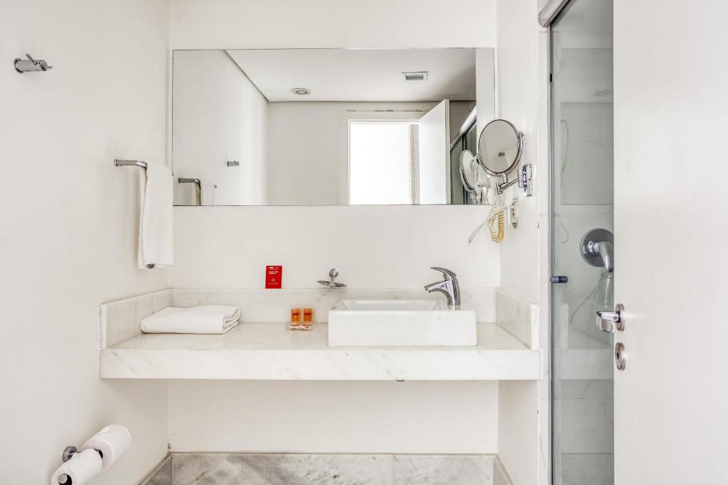 Um banheiro em CHA Pampulha Design Hotel
