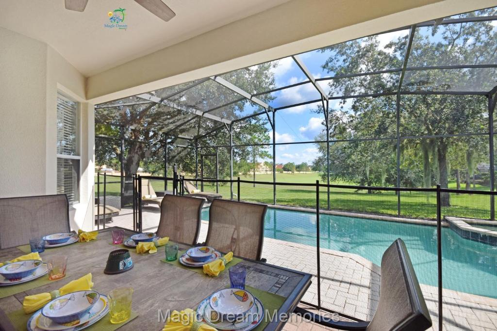 Villa Windsor Hills Value MDM 5/5 Pool Home with Open View - 2 mi from  Disney, Orlando, FL - Booking.com