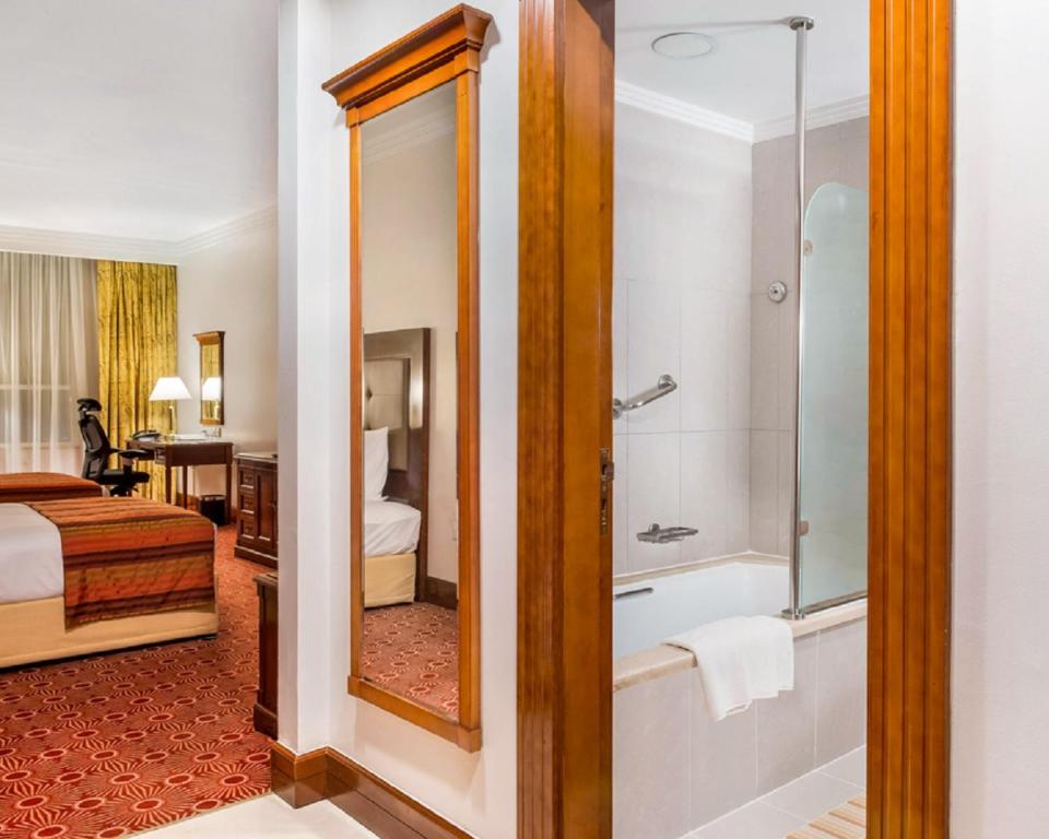 Sunday Hotel Holiday international Dubai - Superior King Oda