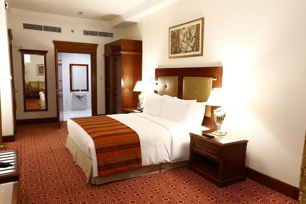 Sunday Hotel Holiday international Dubai - Resim 20