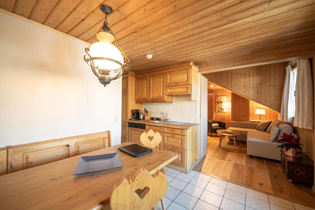 Posezení v ubytování Hotel Alpenrose mit Gourmet-Restaurant Azalée
