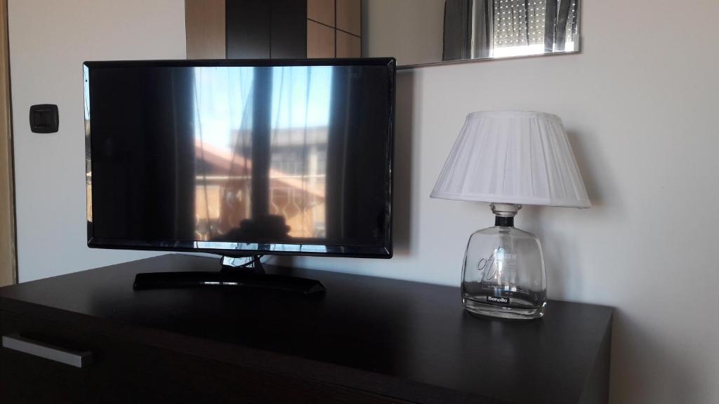 TV a/nebo společenská místnost v ubytování Il Brindisi di C & C Castelli Romani