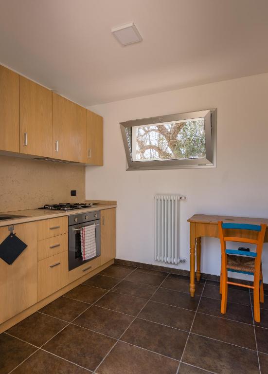 Kuchyňa alebo kuchynka v ubytovaní Cottage a 5 minuti dal mare