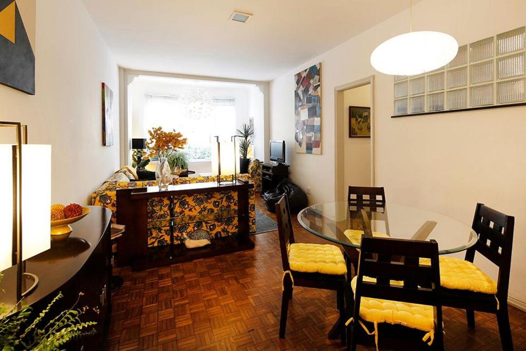  Estiloso 3 quartos para 6 pessoas no posto 5 em Copacabana!