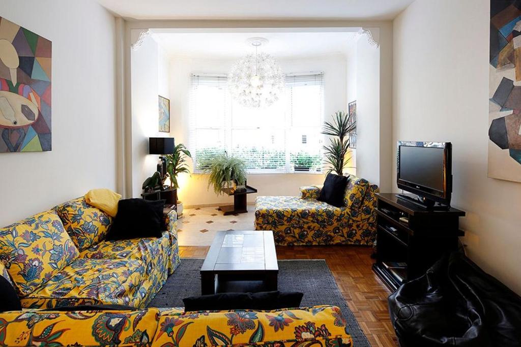  Estiloso 3 quartos para 6 pessoas no posto 5 em Copacabana!