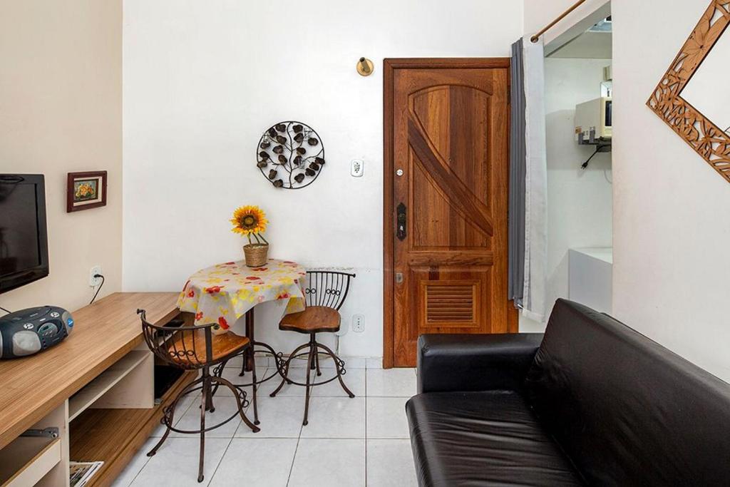  Studio simples e economico no posto 4 em Copacabana!