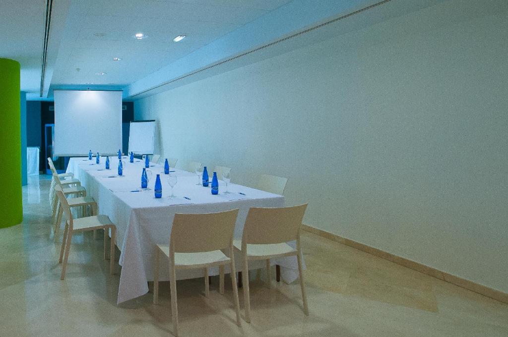 Ibis Styles Zaragoza Ramiro I, Zaragoza – Precios ...
