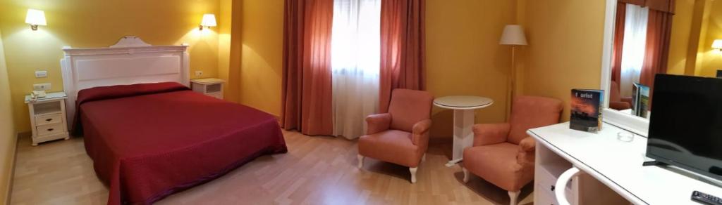 Televízia a/alebo spoločenská miestnosť v ubytovaní Hotel Acosta Vetonia