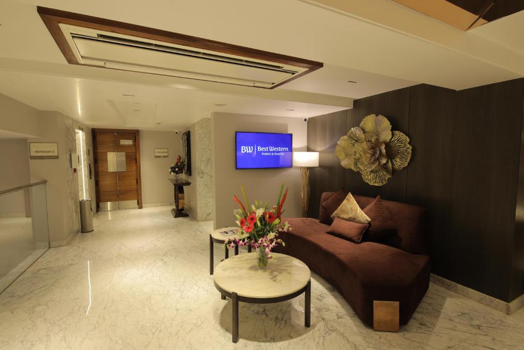 TV a/nebo společenská místnost v ubytování Best Western Darbar