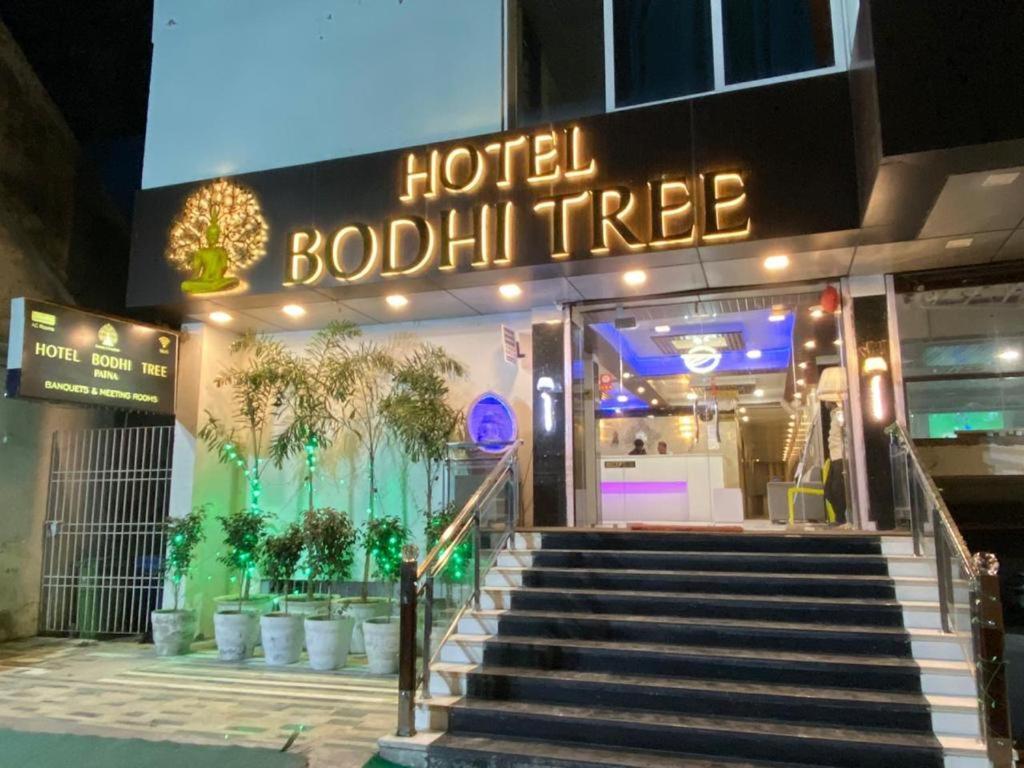 Tampak depan atau pintu masuk HOTEL Bodhi Tree