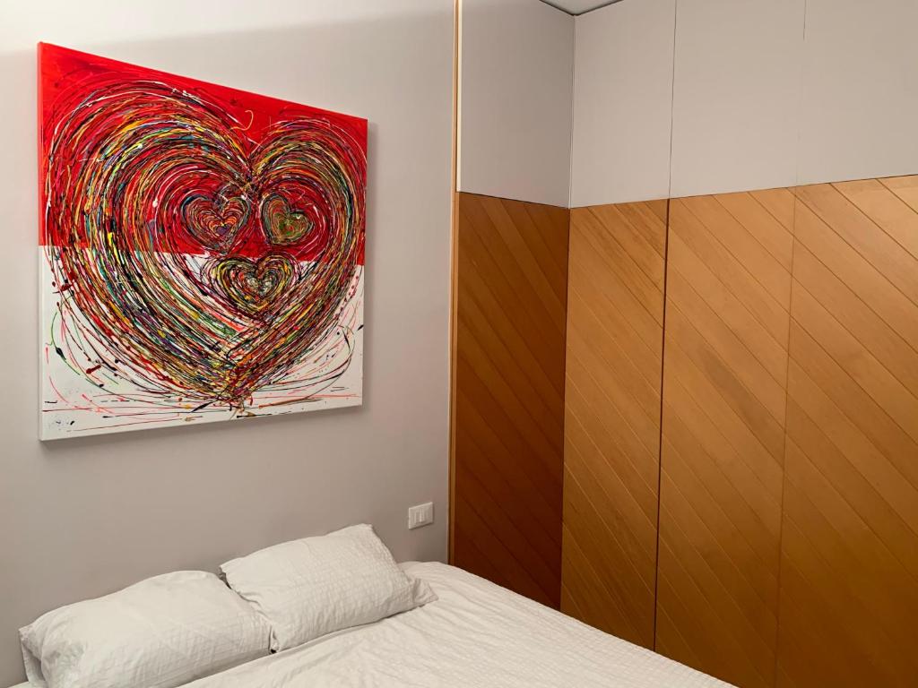 Postel nebo postele na pokoji v ubytování Suite Apartment in MC Center, 5min walk to Casino & the Port and 1min from underground train station