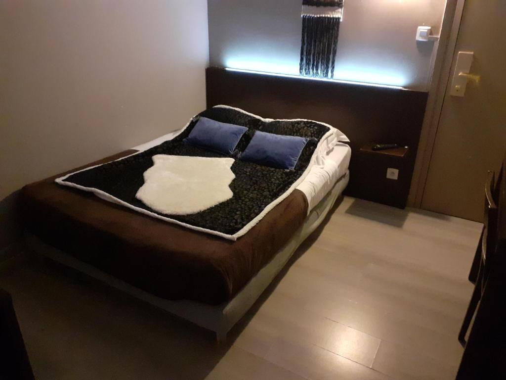 Postel nebo postele na pokoji v ubytování Citadel Hôtel