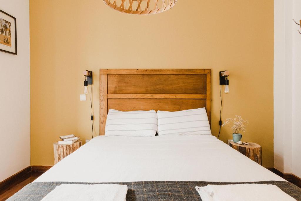Postel nebo postele na pokoji v ubytování Jaca Hostel Porto da Cruz