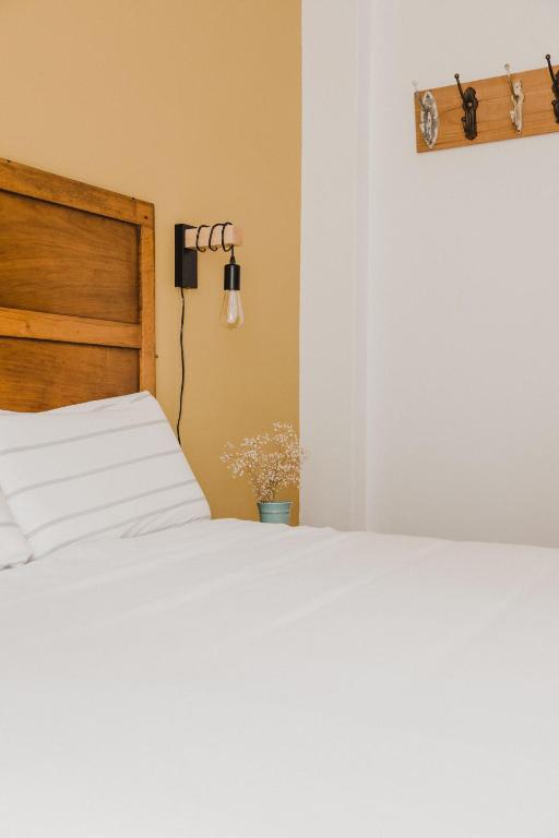 Postel nebo postele na pokoji v ubytování Jaca Hostel Porto da Cruz