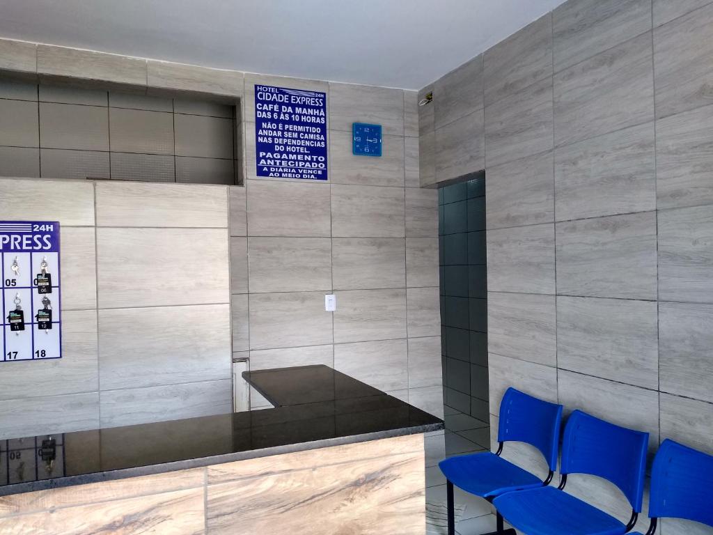 a group of blue chairs in a waiting room at HOTEL CIDADE EXPRESS 24H in Teresina