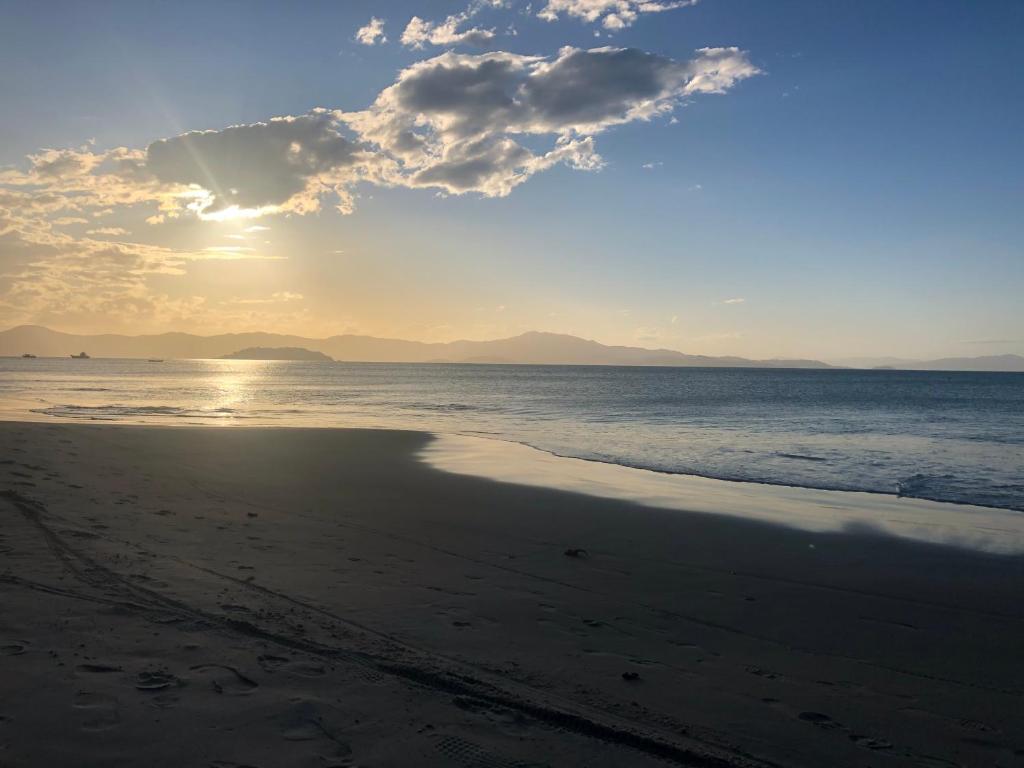  Mansão perto da praia - Praia da Pinheira