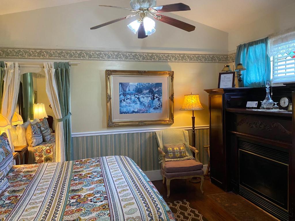 Penny Farthing Inn - King Suite With Fireplace - Ground Floor