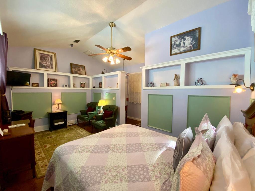 Penny Farthing Inn - Queen Room