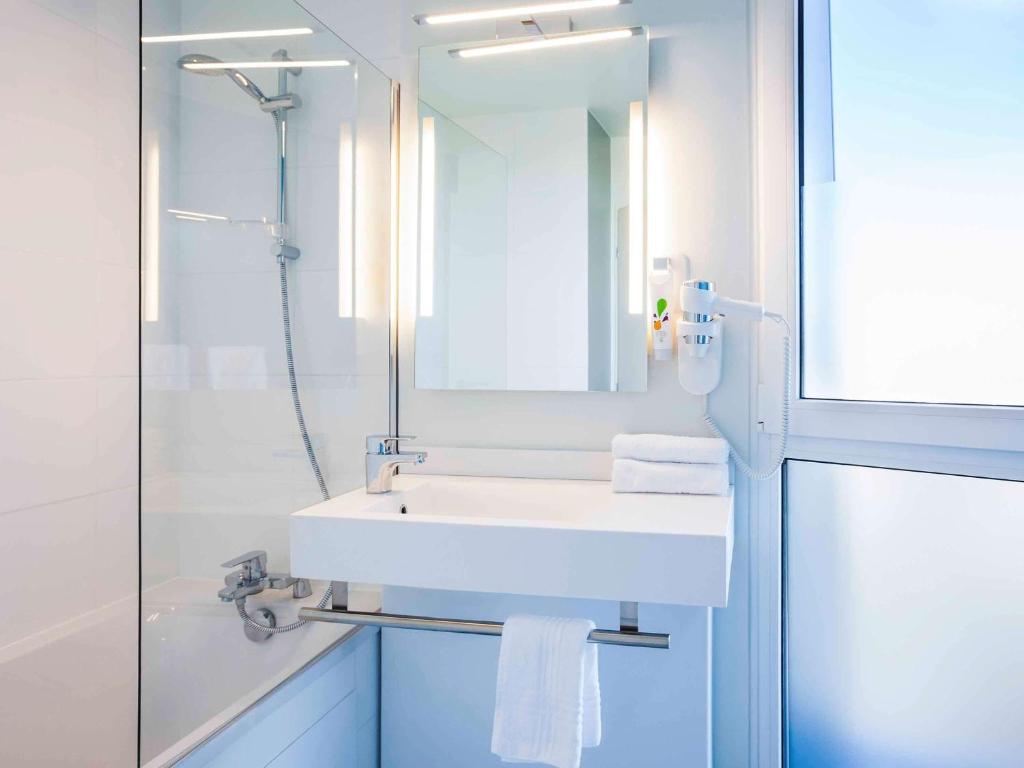 Koupelna v ubytování Ibis Styles Mulhouse Centre Gare