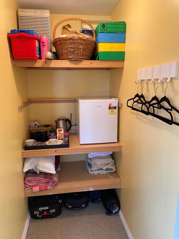 Cosy, Central Greytown Sleepout - Resim 4