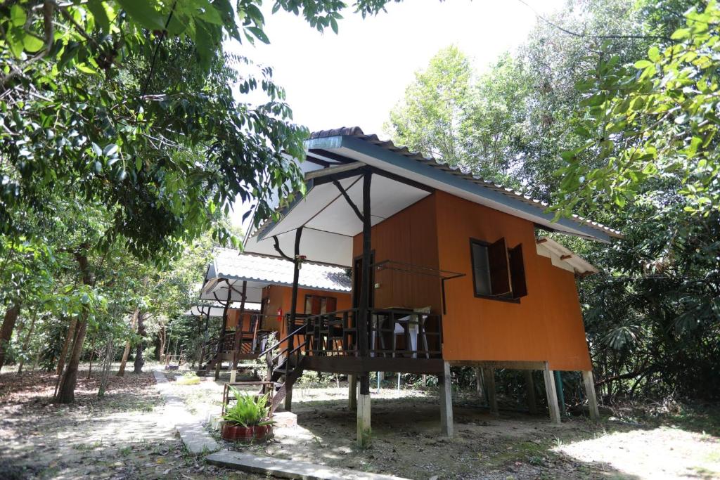Mata Guesthouse - Bungalow Con Ventilador