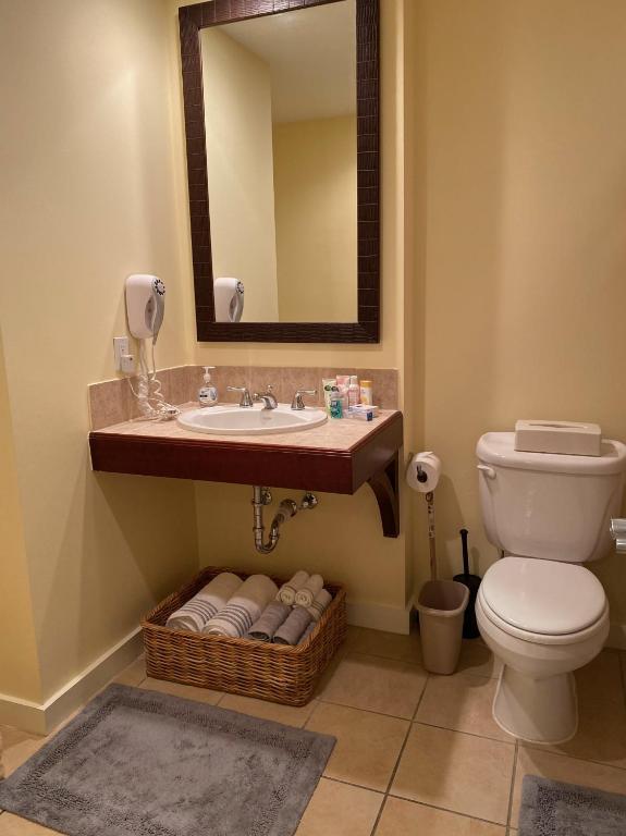 Ocean View Luxurious Condo-BEST location + balcony - Apartamento De Una Habitación