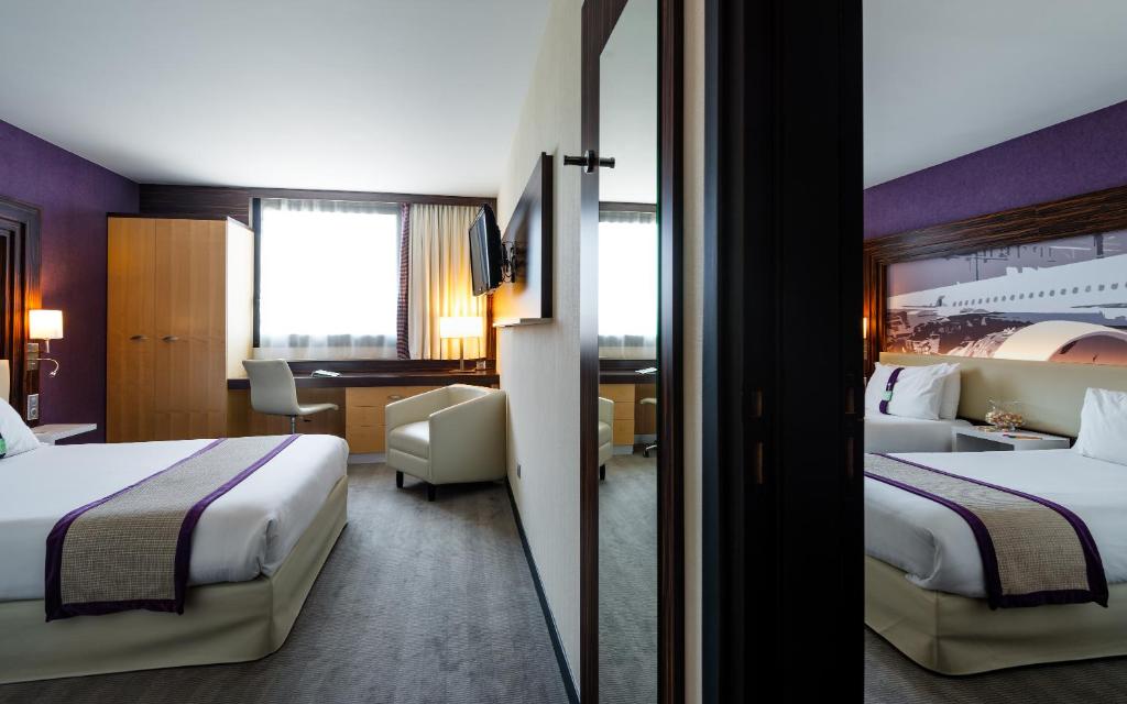 Uma cama ou camas num quarto em Holiday Inn Toulouse Airport by IHG