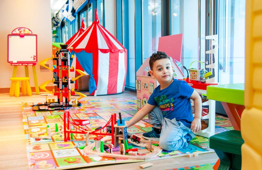 Holiday Inn & Suites - Dubai Festival City by IHG - Resim 34