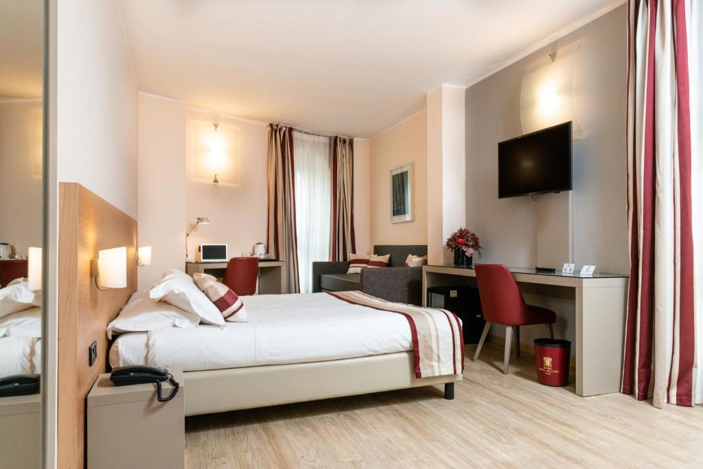 Postel nebo postele na pokoji v ubytování Hotel Royal Falcone