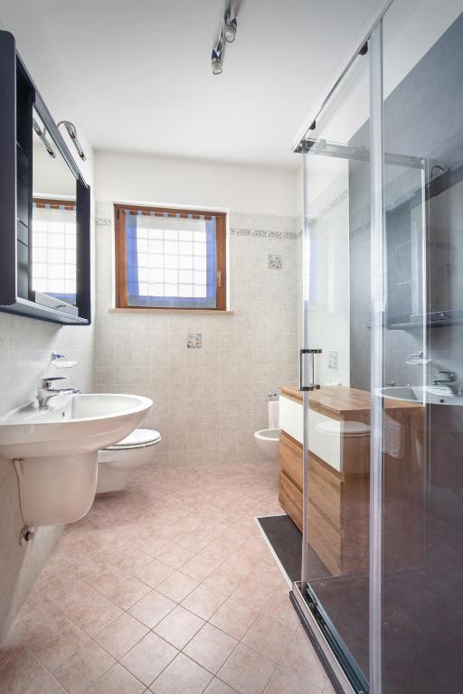 Kúpeľňa v ubytovaní Villa Mimosa-Con piscina e vista lago