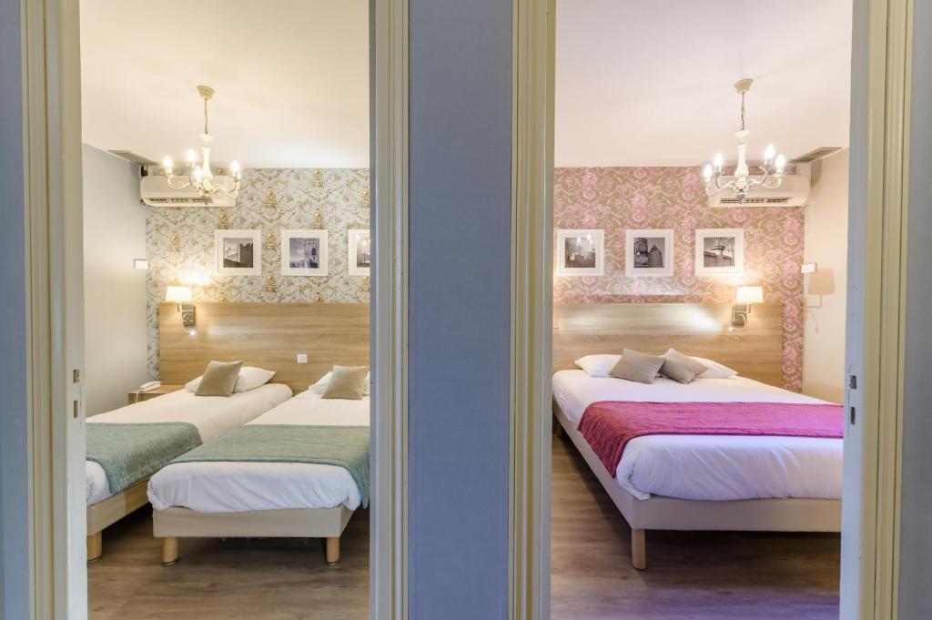 Postel nebo postele na pokoji v ubytování Hôtel l'Aragon