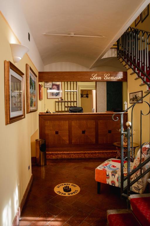A television and/or entertainment centre at Hotel San Genesio