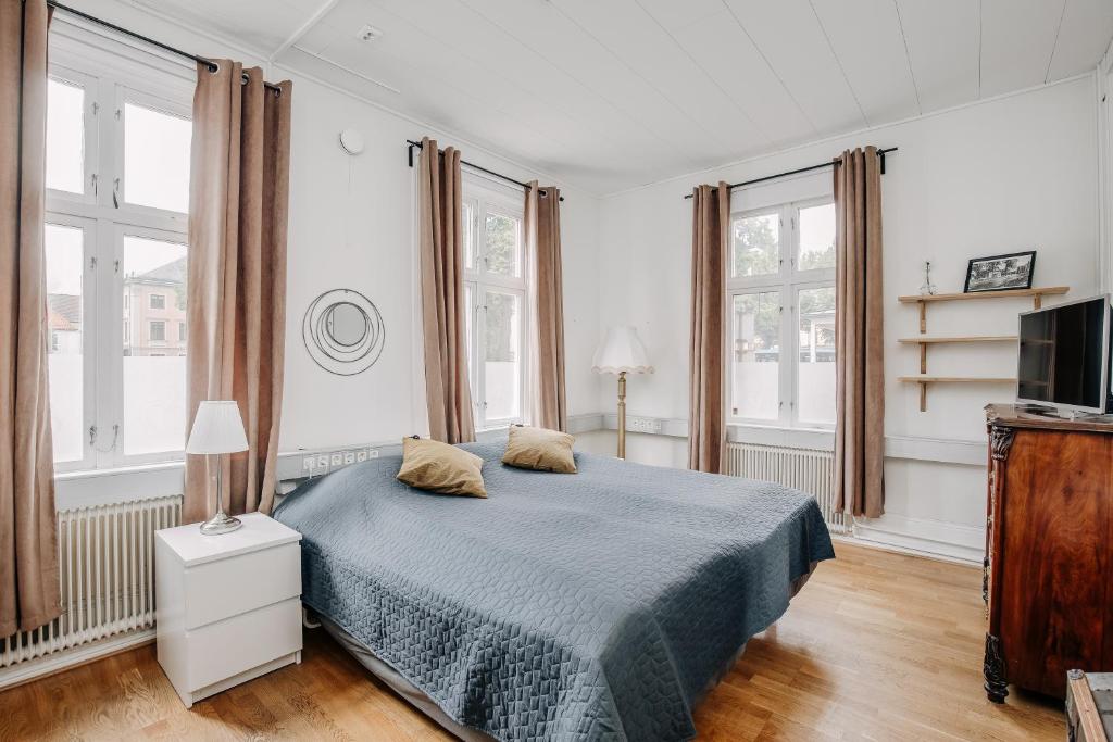 Postel nebo postele na pokoji v ubytování Järnvägshotellet B&B Skara