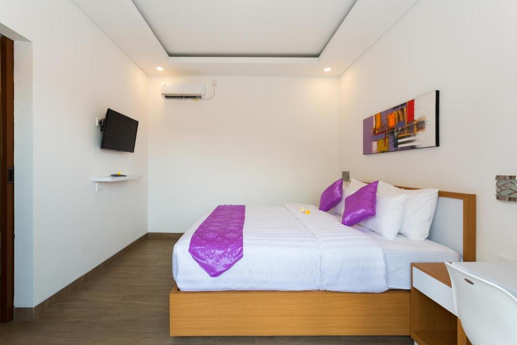 Un pat sau paturi într-o cameră la Pondok Bobo Seminyak