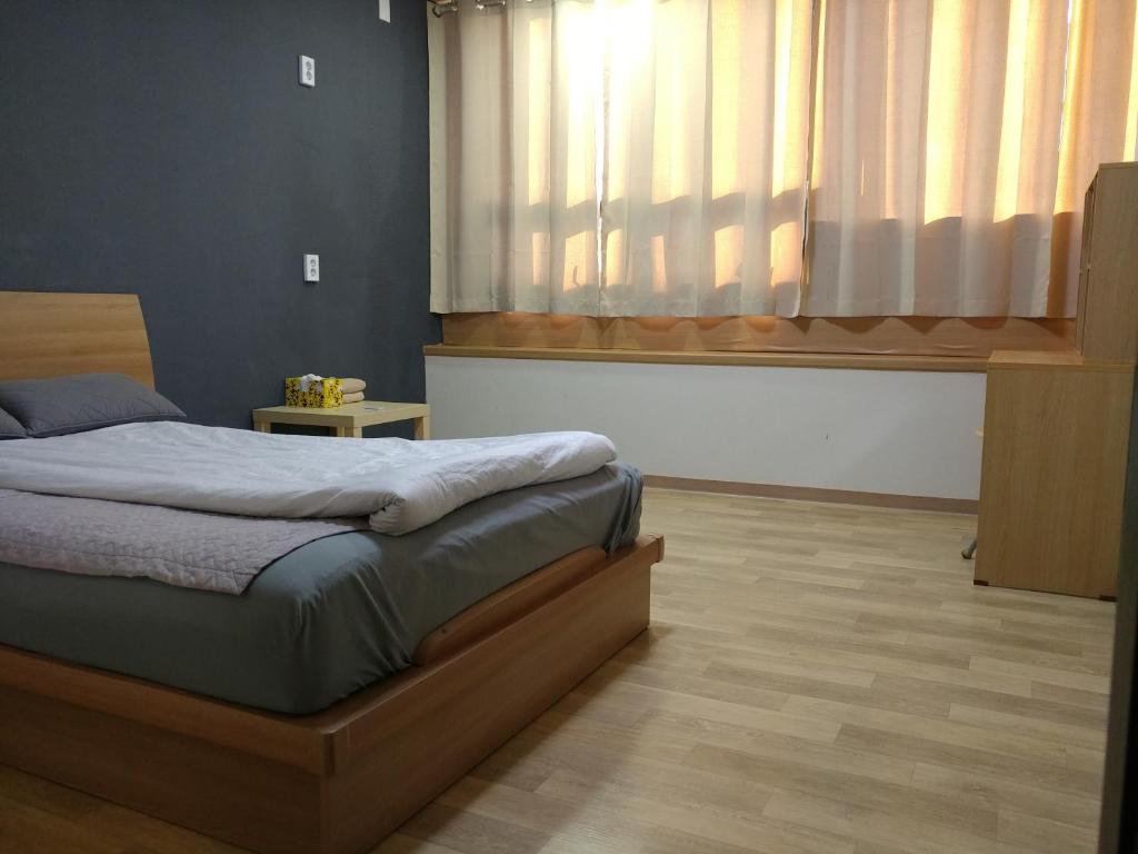 Sokcho & Guesthouse - Habitación Doble Con Baño Privado