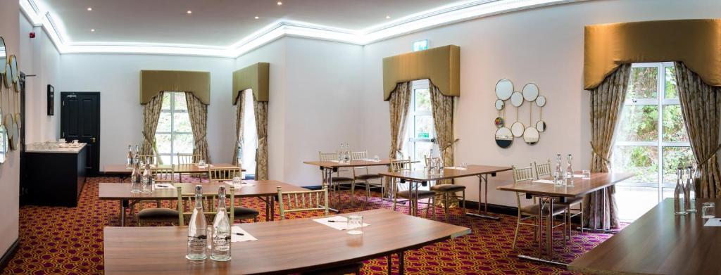 Cork's Vienna Woods Hotel & Villas - Resim 19