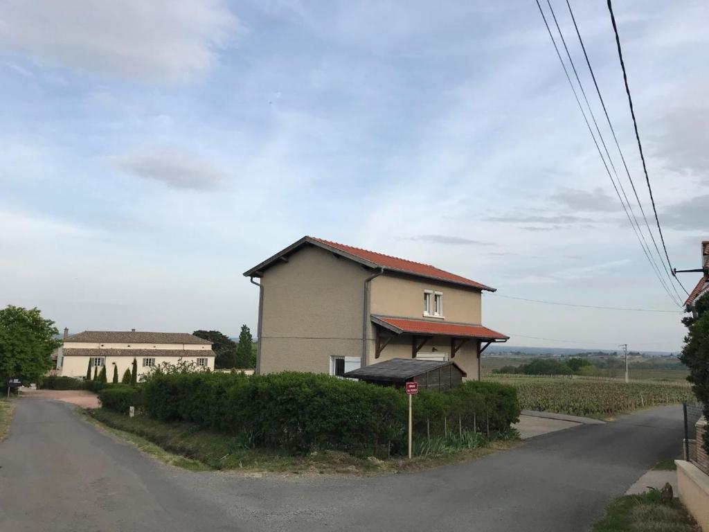 a small house on the side of a road at Le Petit Gîte de Javernières Etage in Villié-Morgon