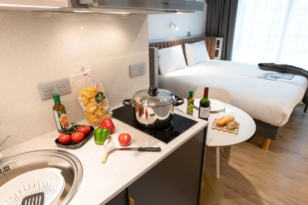 Jídlo v aparthotelu nebo okolí