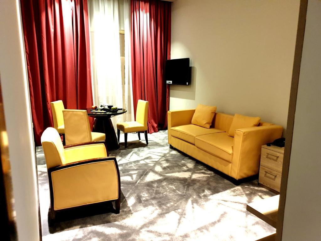 Posezení v ubytování FORTUNE ATRIUM HOTEL