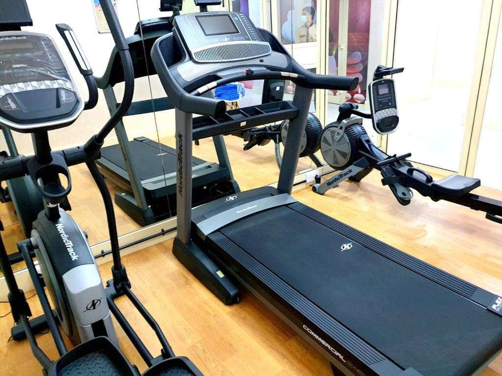 Fitness centrum a/nebo fitness zařízení v ubytování FORTUNE ATRIUM HOTEL