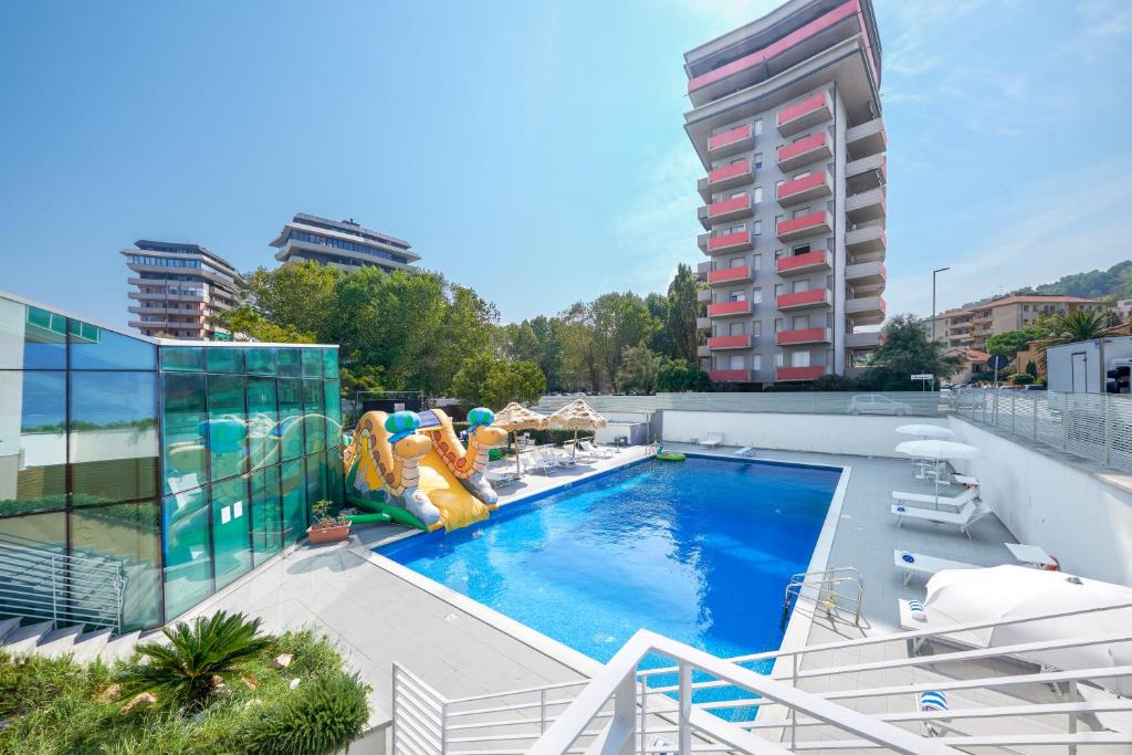 Bazén v ubytování Hotel Baia Flaminia nebo v jeho okolí