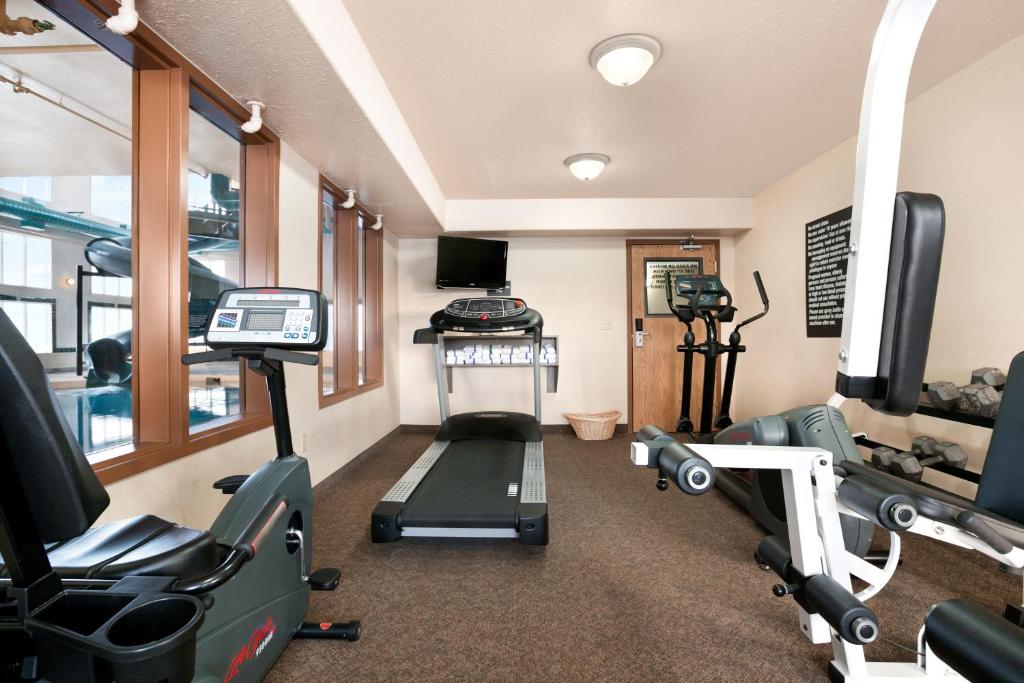 Fitness centrum a/nebo fitness zařízení v ubytování Super 8 by Wyndham High Level AB